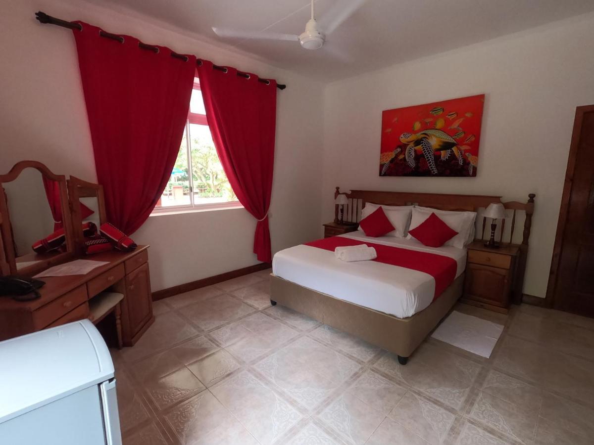 Le Chevalier Bay Guesthouse Anse Lazio Exterior photo