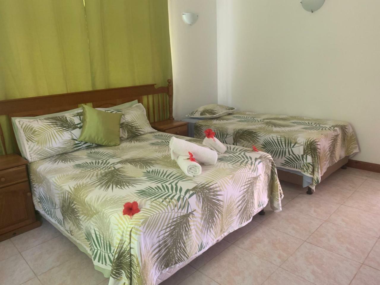 Le Chevalier Bay Guesthouse Anse Lazio Exterior photo